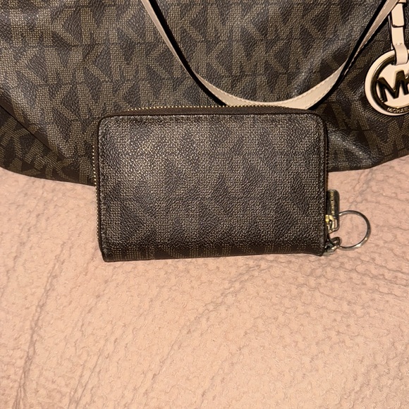 Michael Kors handbag and matching wallet - Picture 7 of 8